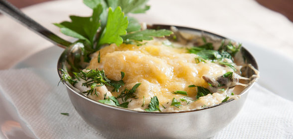 Кокот с курицей и грибами