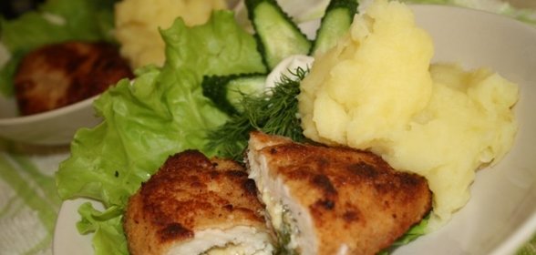 Куриные грудки с сырно-масляной начинкой в панировке