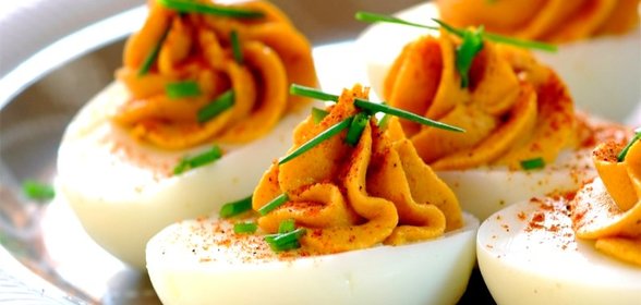 Пикантные фаршированные яйца