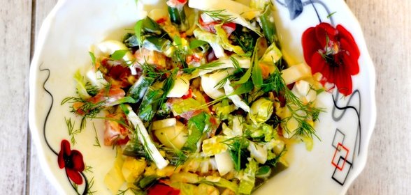 Салат с чесночной семгой