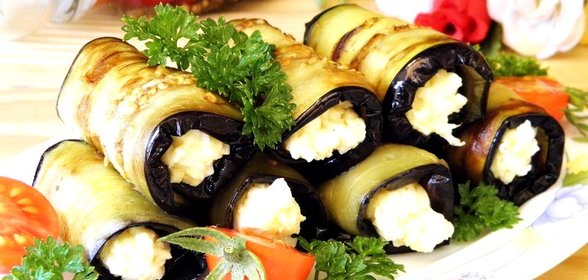 Рулетики из баклажанов с сыром и чесноком