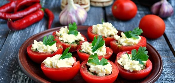 Помидоры фаршированные орехами и сыром по-грузински