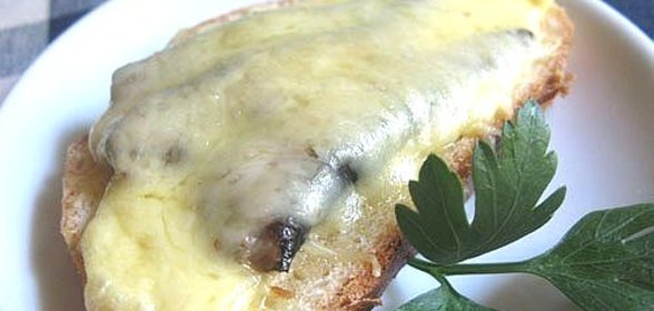 Вкусные бутерброды со шпротами