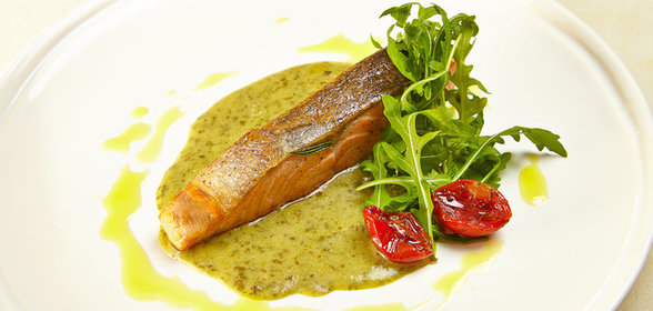 Лосось с соусом из рукколы
