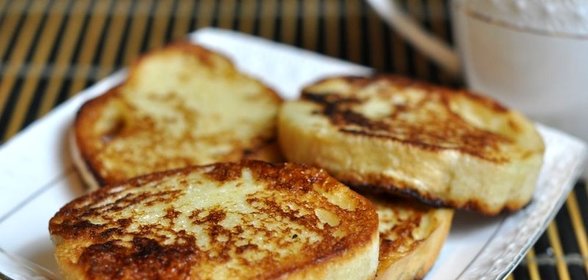 Гренки с молоком и яйцами