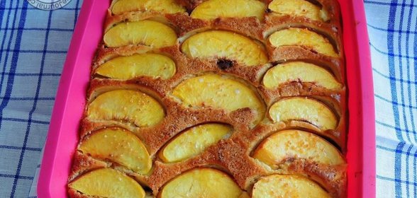 Быстрый пирог с персиками