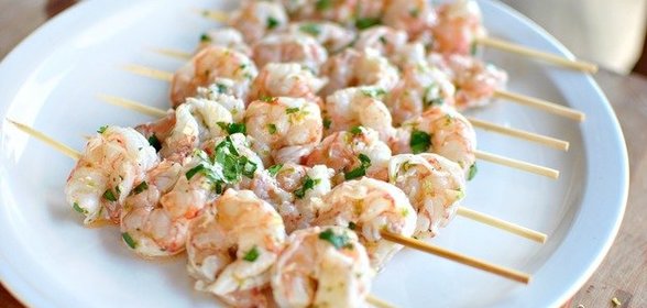 Шашлычки из креветок на гриле