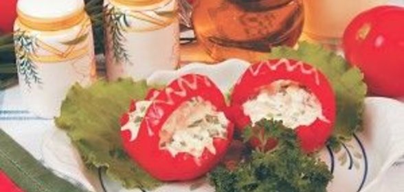 Помидоры, фаршированные яйцами и луком