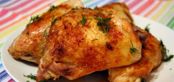 Острые куриные бедрышки запеченные в пакете