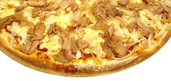 Пицца с тунцом и бочковыми огурцами