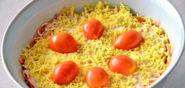 Cлоеный салат с корейской морковью