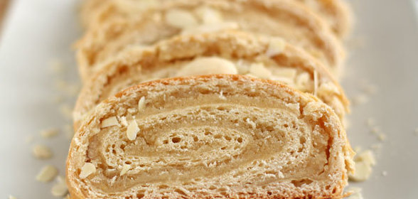 Рулет с марципаном