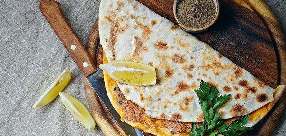Ламаджо, лепешки с острой мясной начинкой