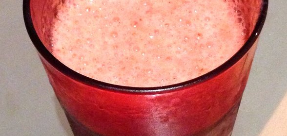 Освежающий клубничный смузи