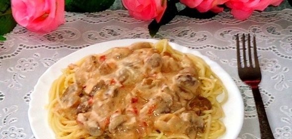 Спагетти с говядиной и грибами в нежном сливочном соусе