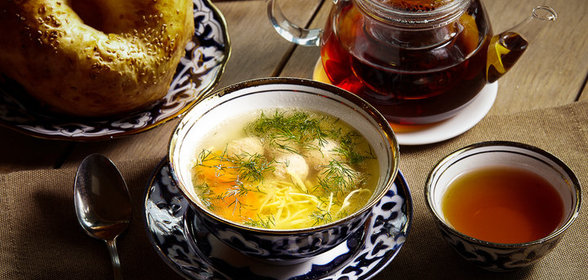 Куриный суп с лапшой и фрикадельками