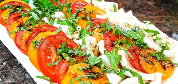 Закуска из помидоров и лука