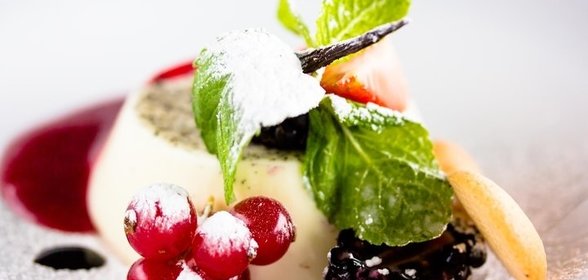 Свиные ребрышки, запеченные с травами