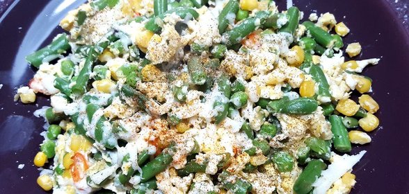 Яичница с фасолью горошком и кукурузой