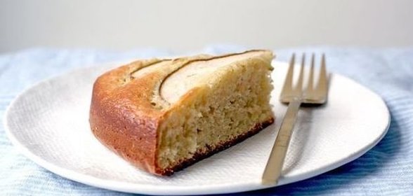 Грушево-сметанный пирог с кардамоном