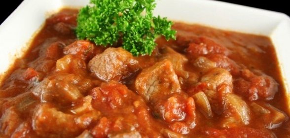 Гуляш с подливой