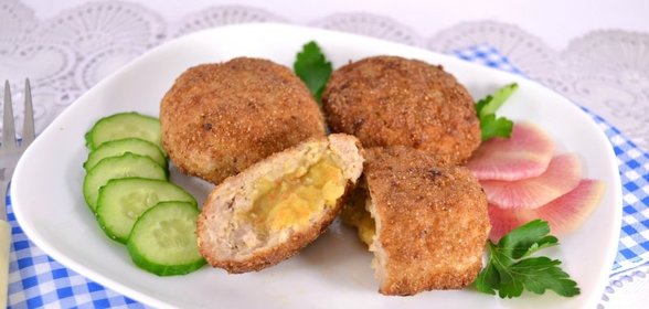 Мясные биточки с горохом