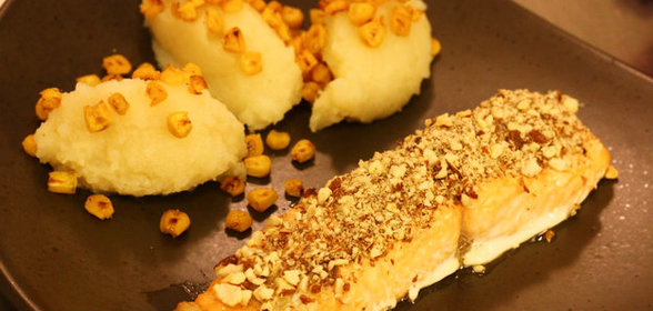 Семга в миндале с пюре из сельдерея