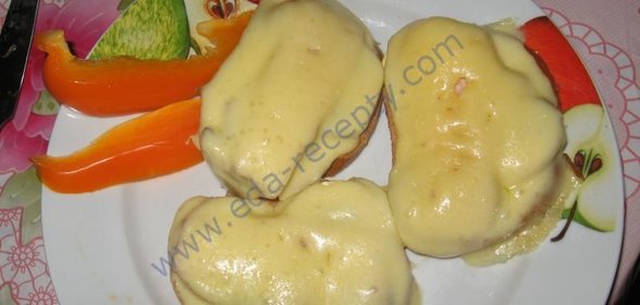 Горячие бутерброды с грибами под сыром