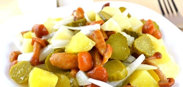 Простой салат с грибами