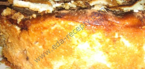 Запеканка творожная с яблоком и изюмом