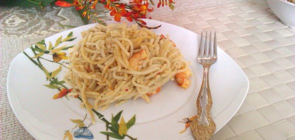 Спагетти с креветками в сметанном соусе