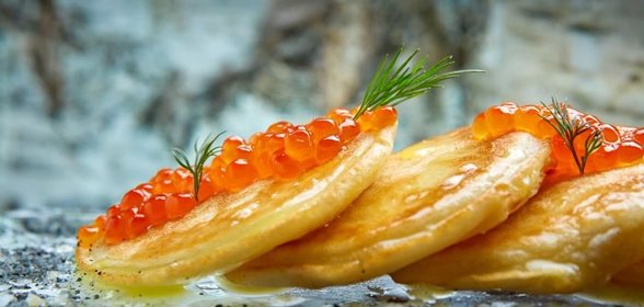 Ржаные блины с икрой