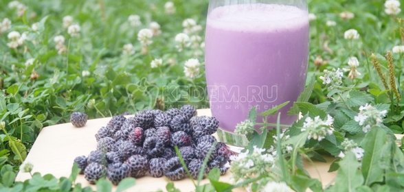 Молочно-ежевичный коктейль «Чудо»