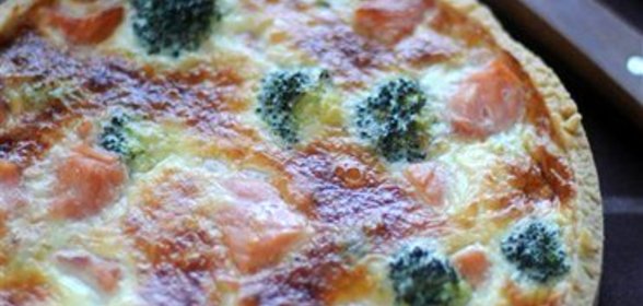 Киш с форелью и брокколи