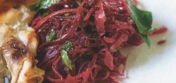 Капустный салат со свеклой