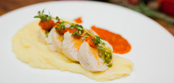 Куриные рулетики с фисташковой начинкой