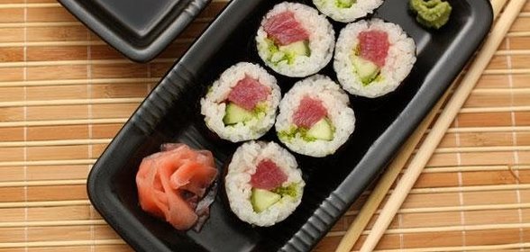 Роллы с тунцом и огурцом