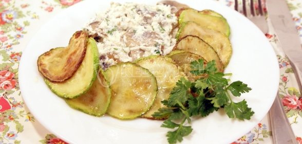 Цукинни с домашним сыром и грибами
