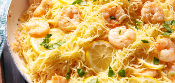 Паутинка с чесноком, лимоном и креветками