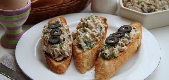 Брандада из тунца, маслин и оливок