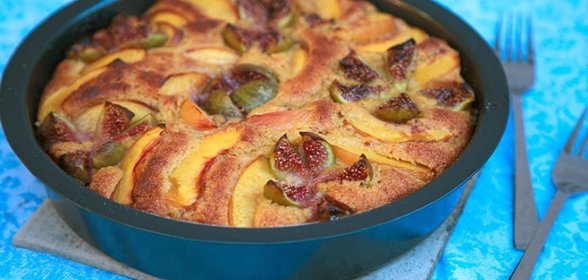 Пирог с нектаринами и инжиром