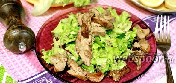 Салат из куриной печени с огурцами