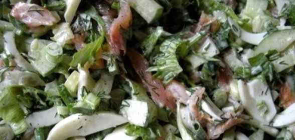 Салат с копченой форелью