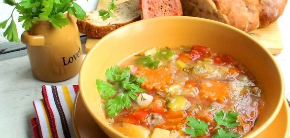 Овощной, летний супчик с томатно-чесночными гренками