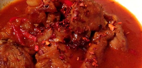 Гуляш из индейки с абрикосами