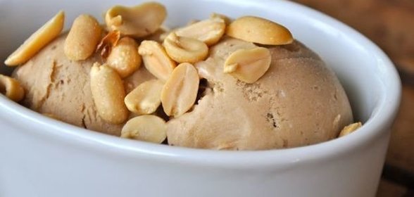 Банановое мороженое с арахисовой пастой