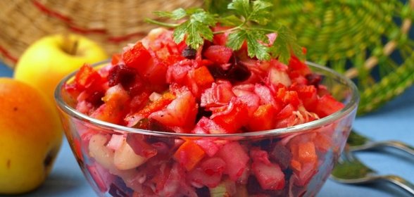 Винегрет с яблоками и отварной фасолью