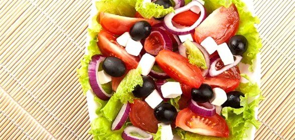 Греческий салат с оливковым маслом
