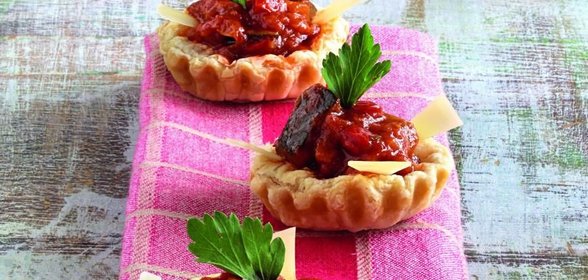 Тарталетки с теплым салатом