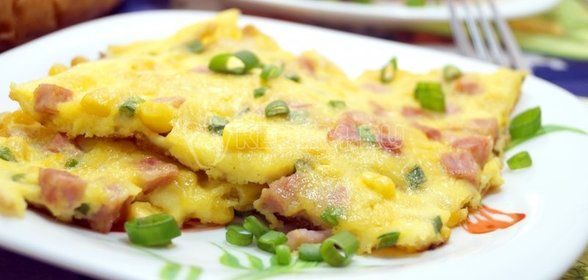 Омлет с колбасой и кукурузой «Бонди»
